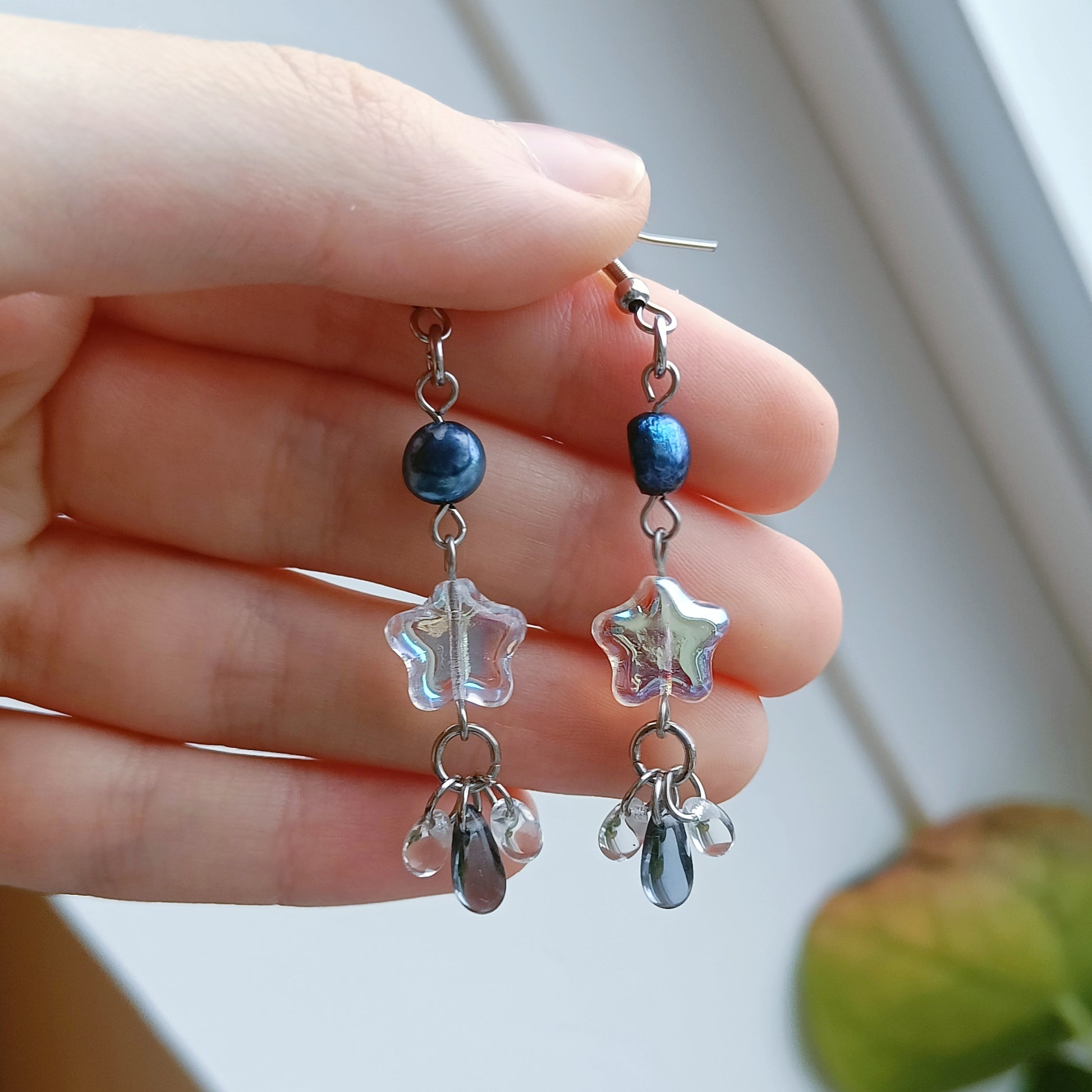 DANGLY STAR EARRINGS