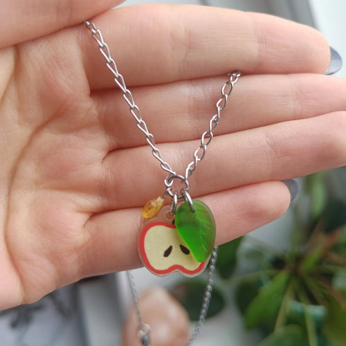 APPLE CHAIN NECKLACE